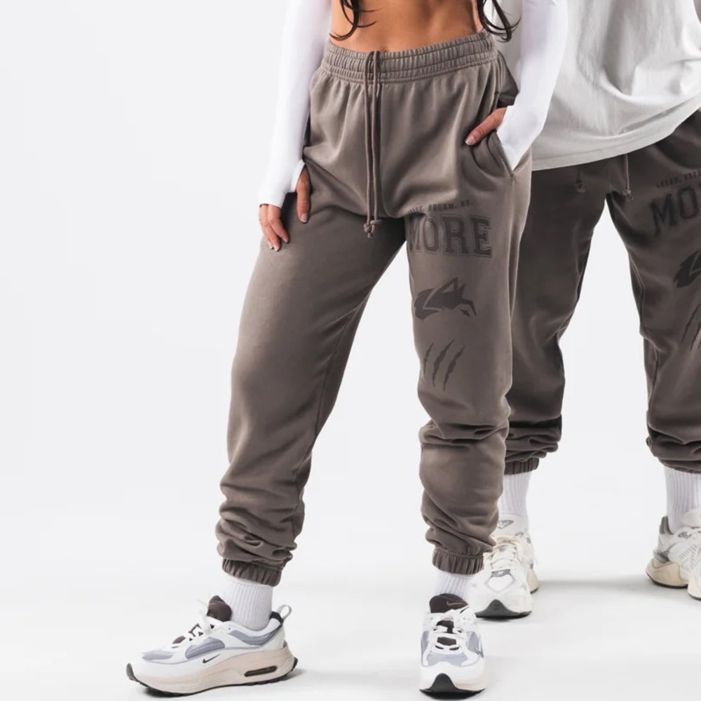 Alphalete graphic jogger